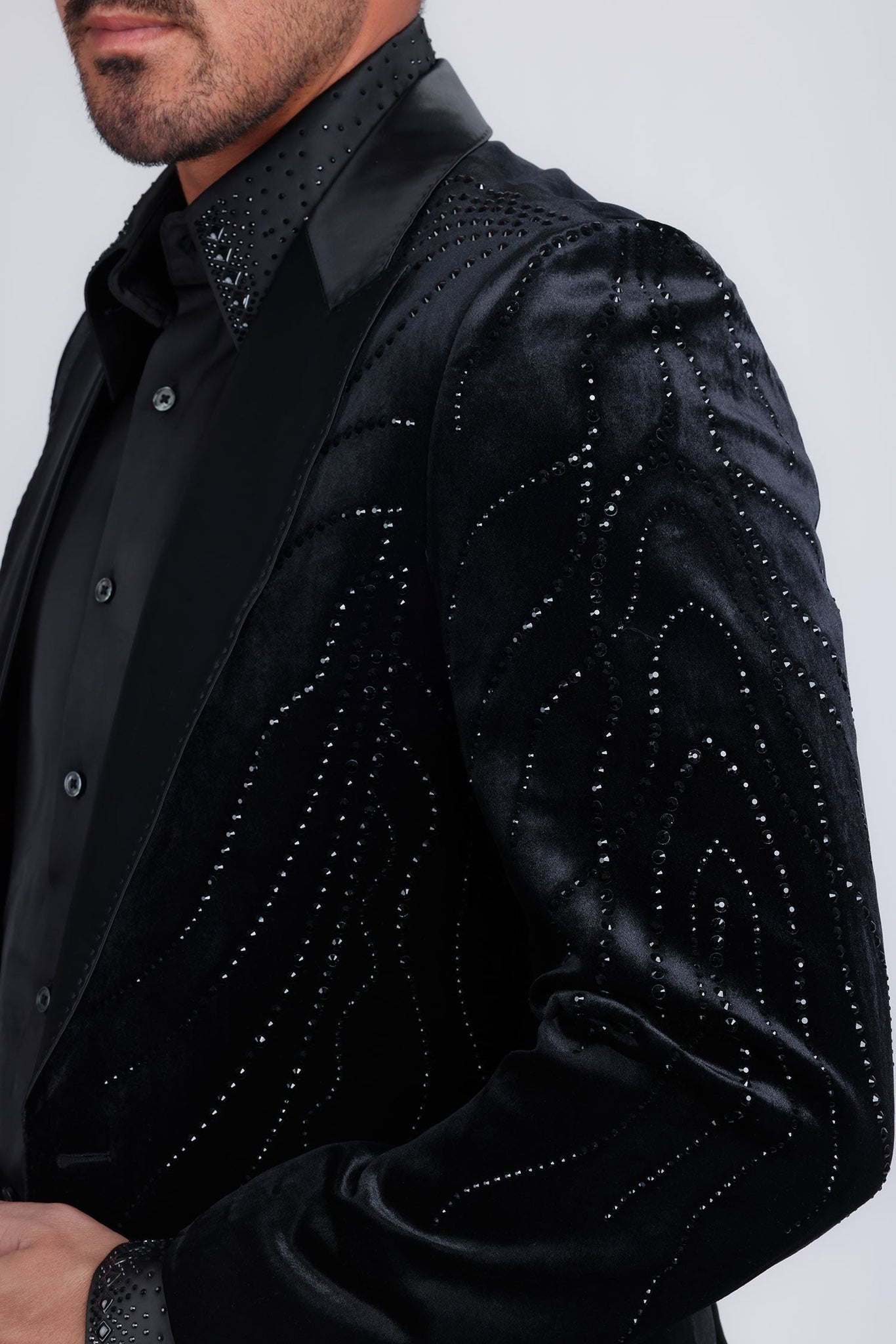 Barabas Wholesale Men's Velvet Rhinestones Design Peak Lapel Blazer 5BL20 Black Black
