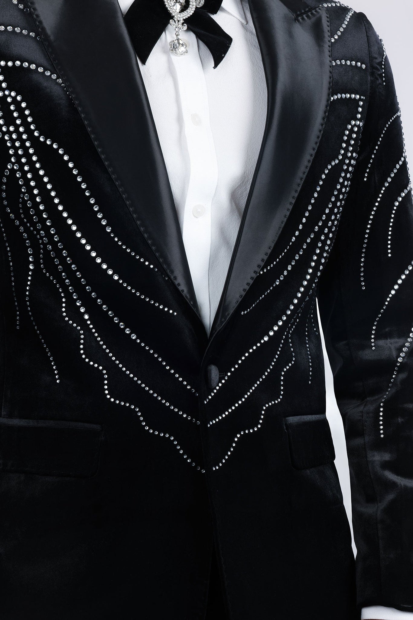 Barabas Wholesale Men's Velvet Rhinestones Design Peak Lapel Blazer 5BL20 Black Silver