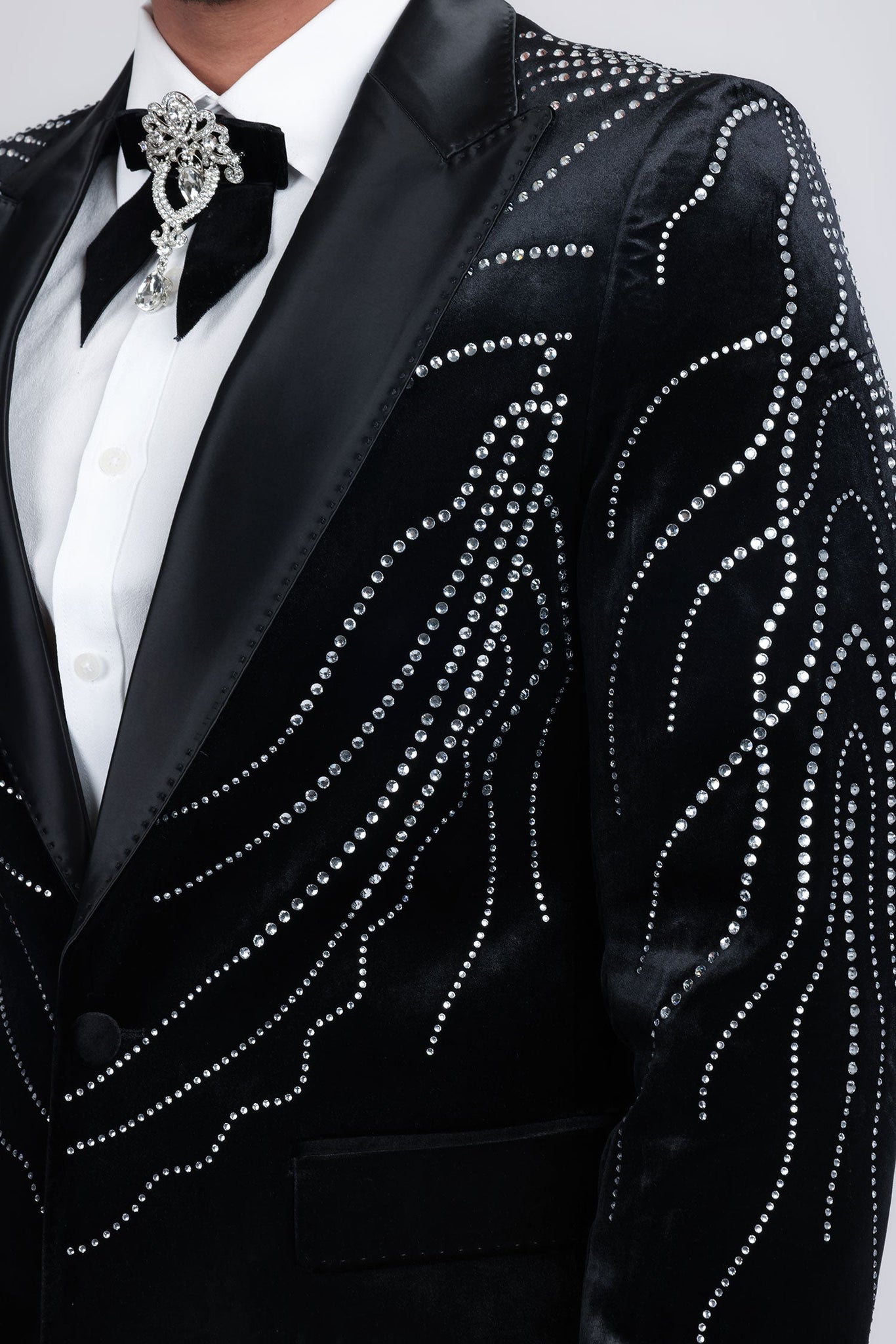 Barabas Wholesale Men's Velvet Rhinestones Design Peak Lapel Blazer 5BL20 Black Silver
