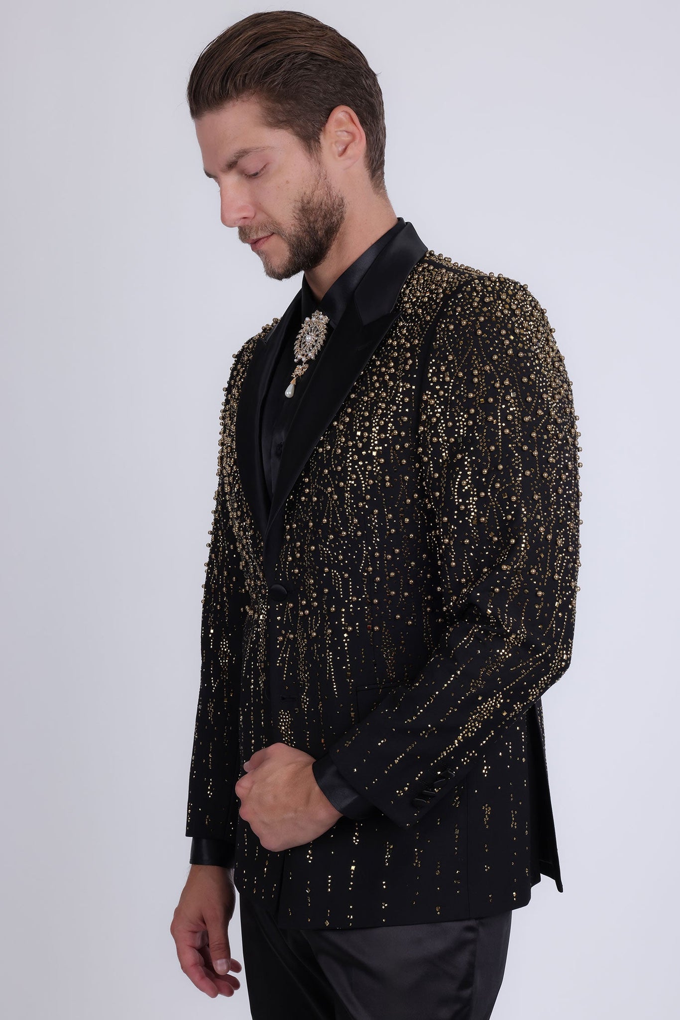 Barabas Wholesale Men's Rhinestones Beaded Design Peak Lapel Blazer 5EBL01 Black Gold