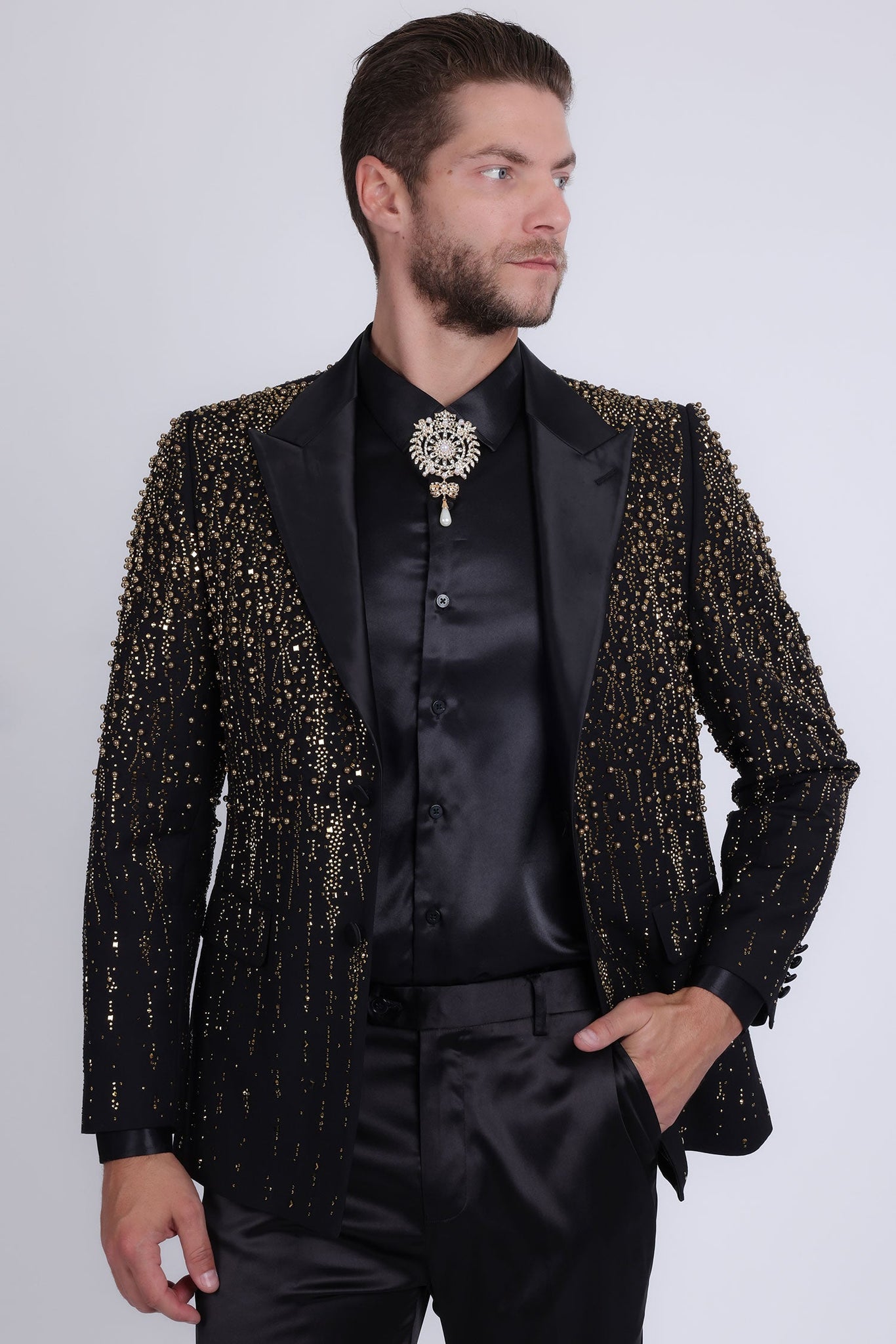 Barabas Wholesale Men's Rhinestones Beaded Design Peak Lapel Blazer 5EBL01 Black Gold