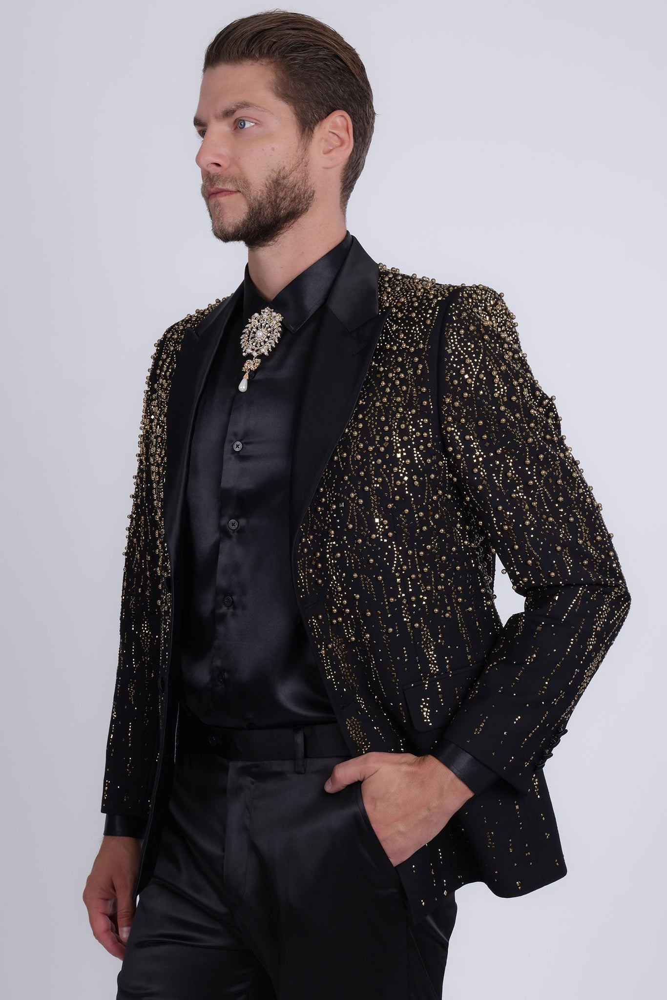 Barabas Wholesale Men's Rhinestones Beaded Design Peak Lapel Blazer 5EBL01 Black Gold