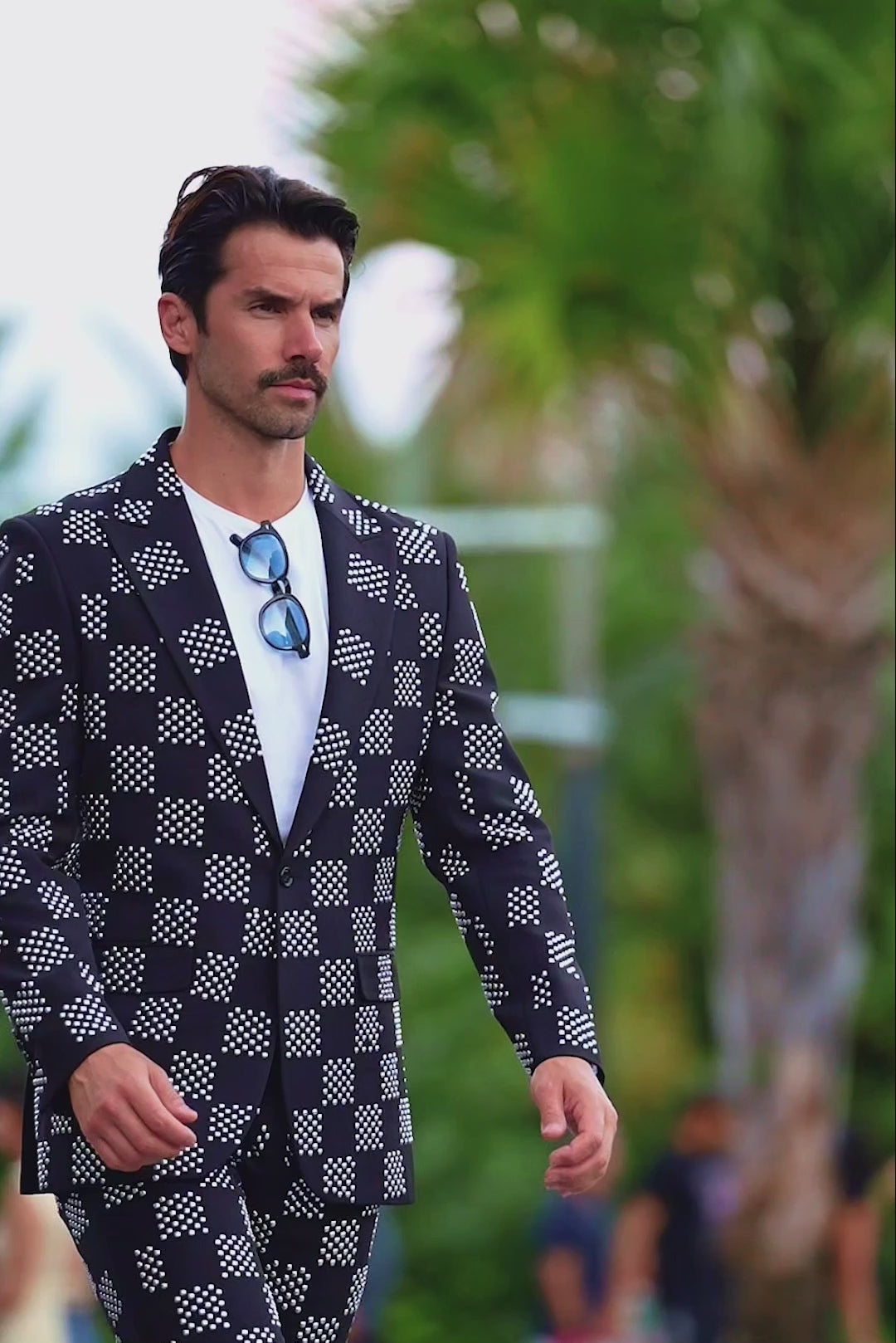 Barabas Wholesale Men's Checkered Studded Pattern Peak Lapel Suit 4ESU33 Silver